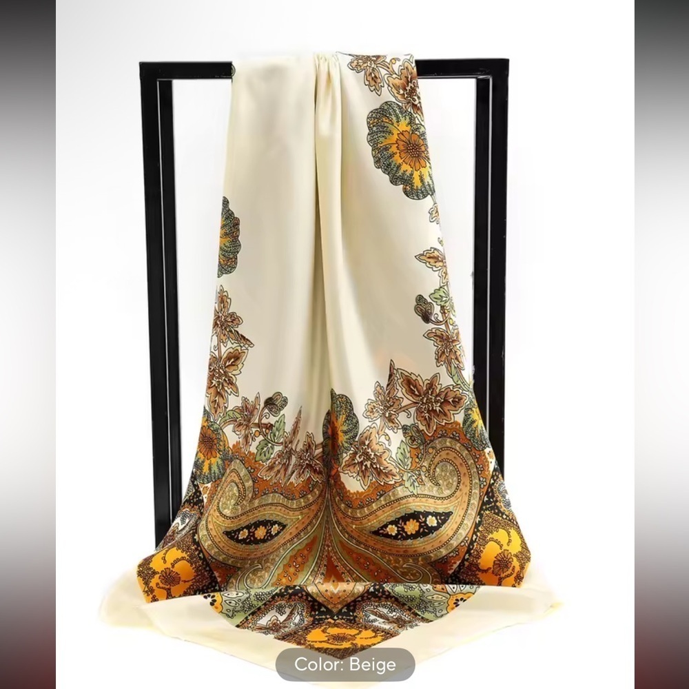 Elegant Paisley Scarf in Cream and Orange
35.433 inches x 35.433
0183 - Picture 3 of 3